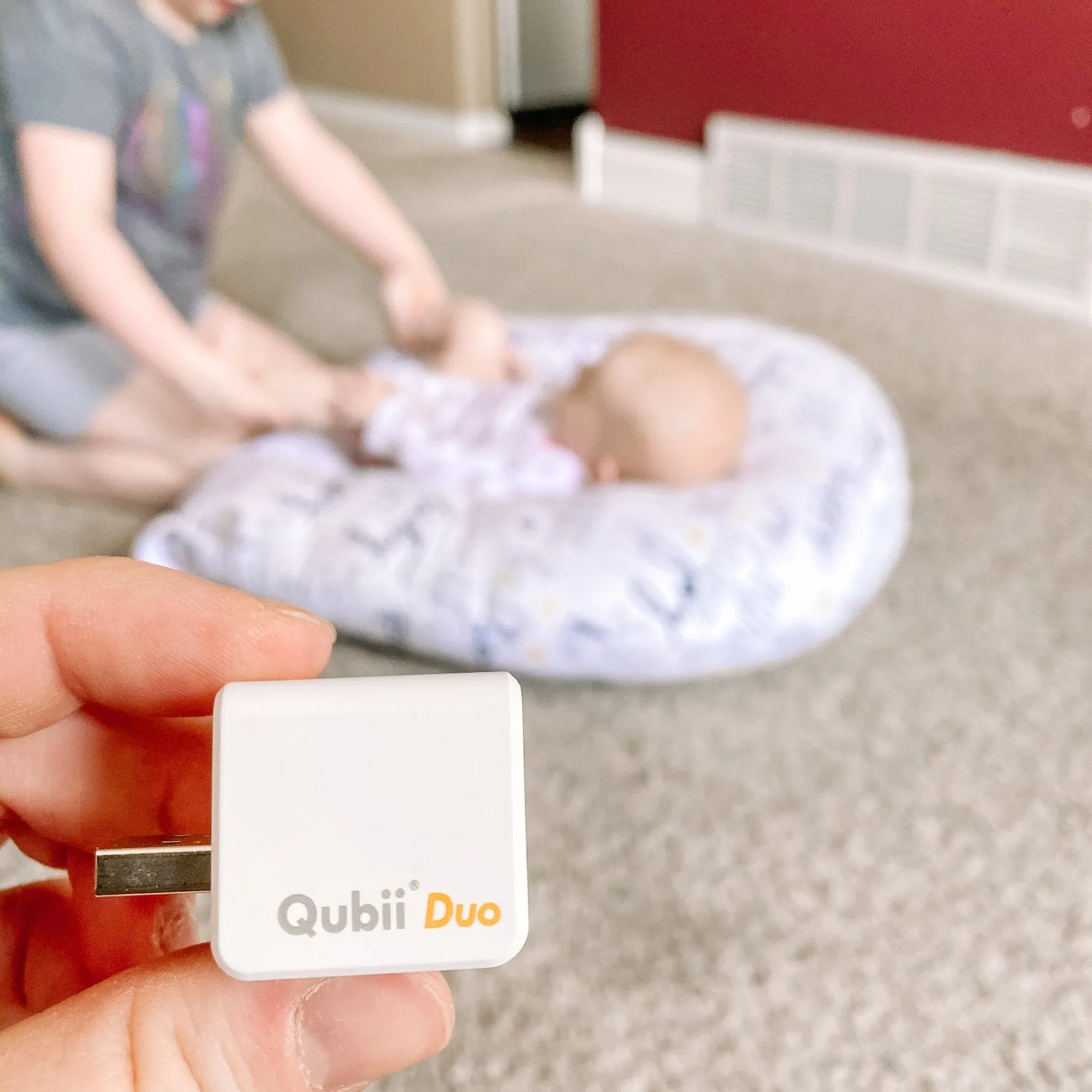 Qubii Duo : Ultra Fast Advanced Auto-Backup Device (Compatible with iOS & Android)